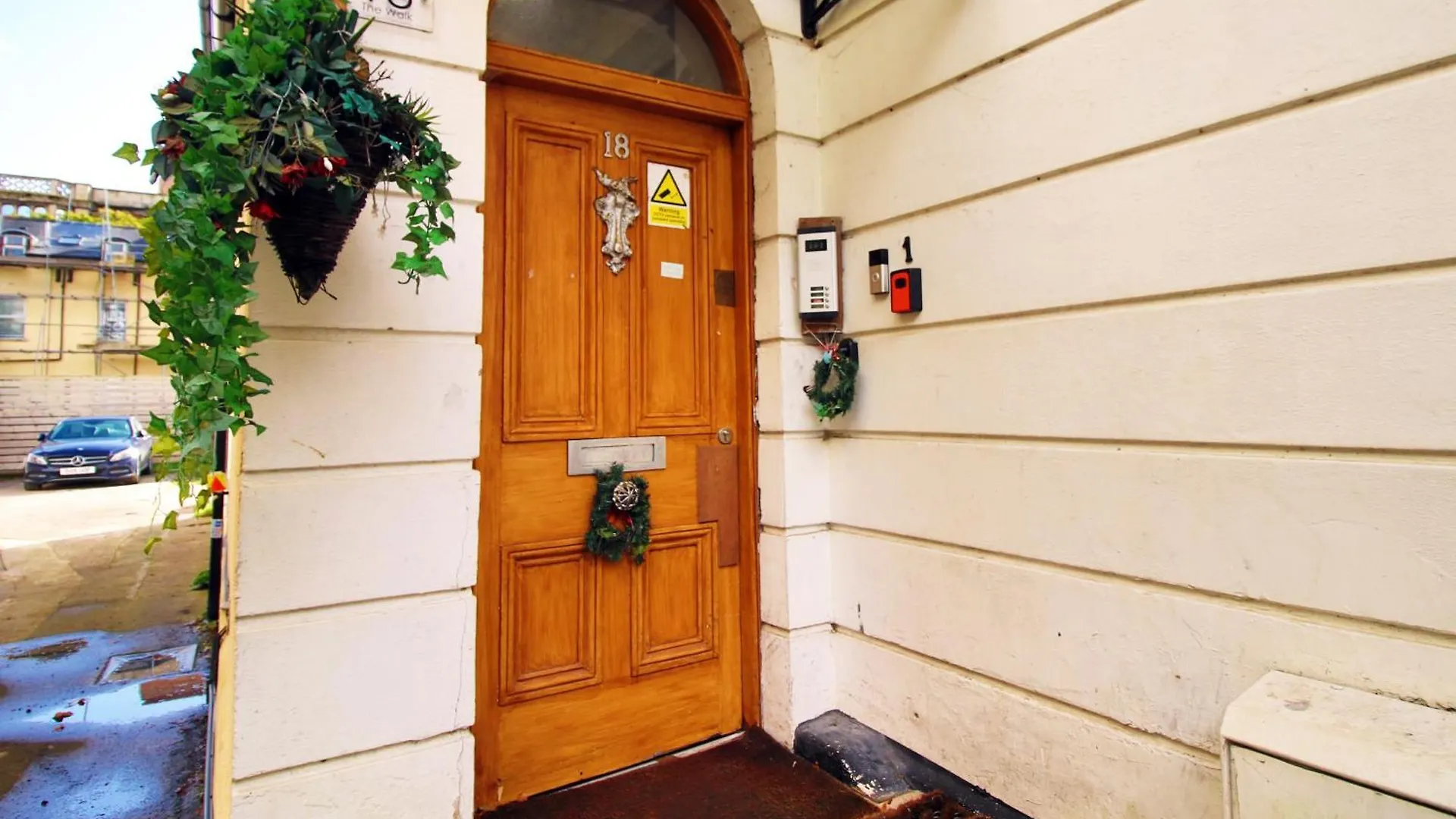 Perfectly Located City Centre Apartment, Free Parking, Cable Tv And Wi-Fi Cardiff Apartment