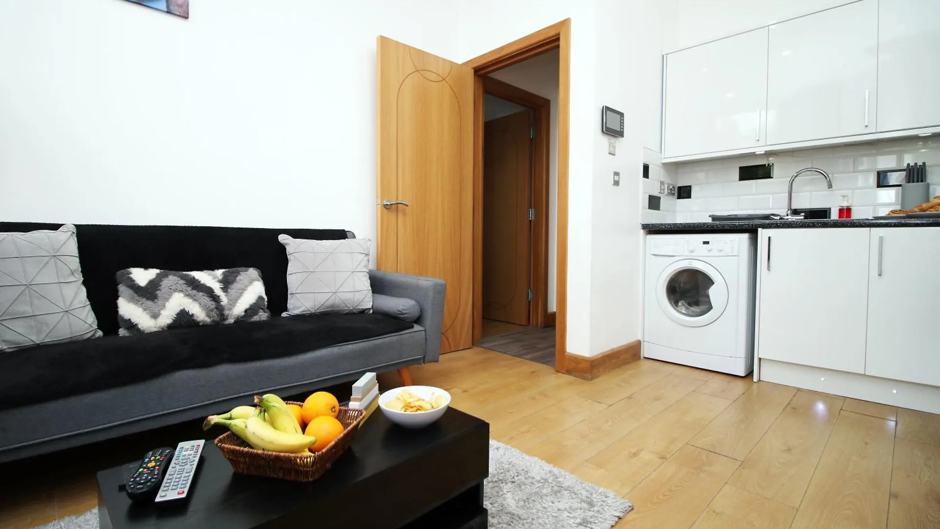Perfectly Located City Centre Apartment, Free Parking, Cable Tv And Wi-Fi Cardiff