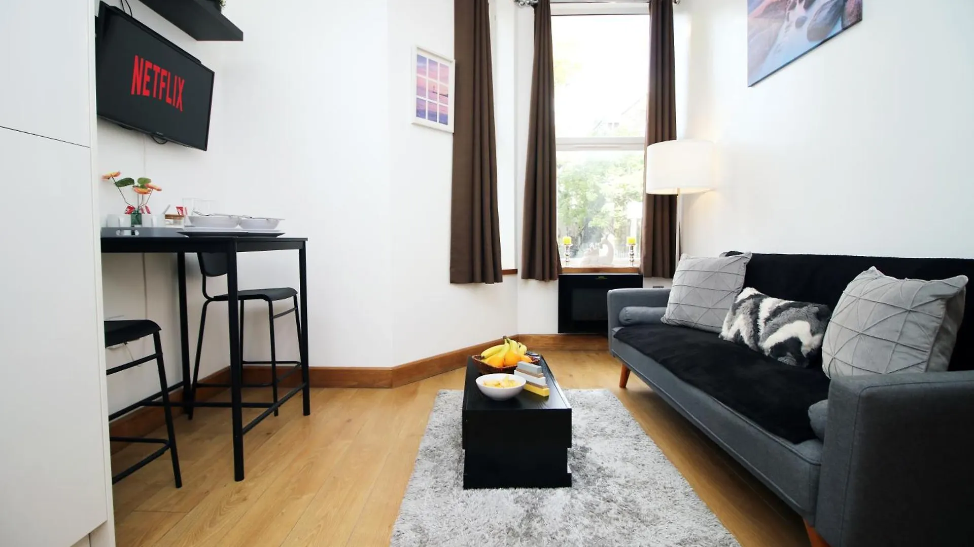 Perfectly Located City Centre Apartment, Free Parking, Cable Tv And Wi-Fi Cardiff Apartment