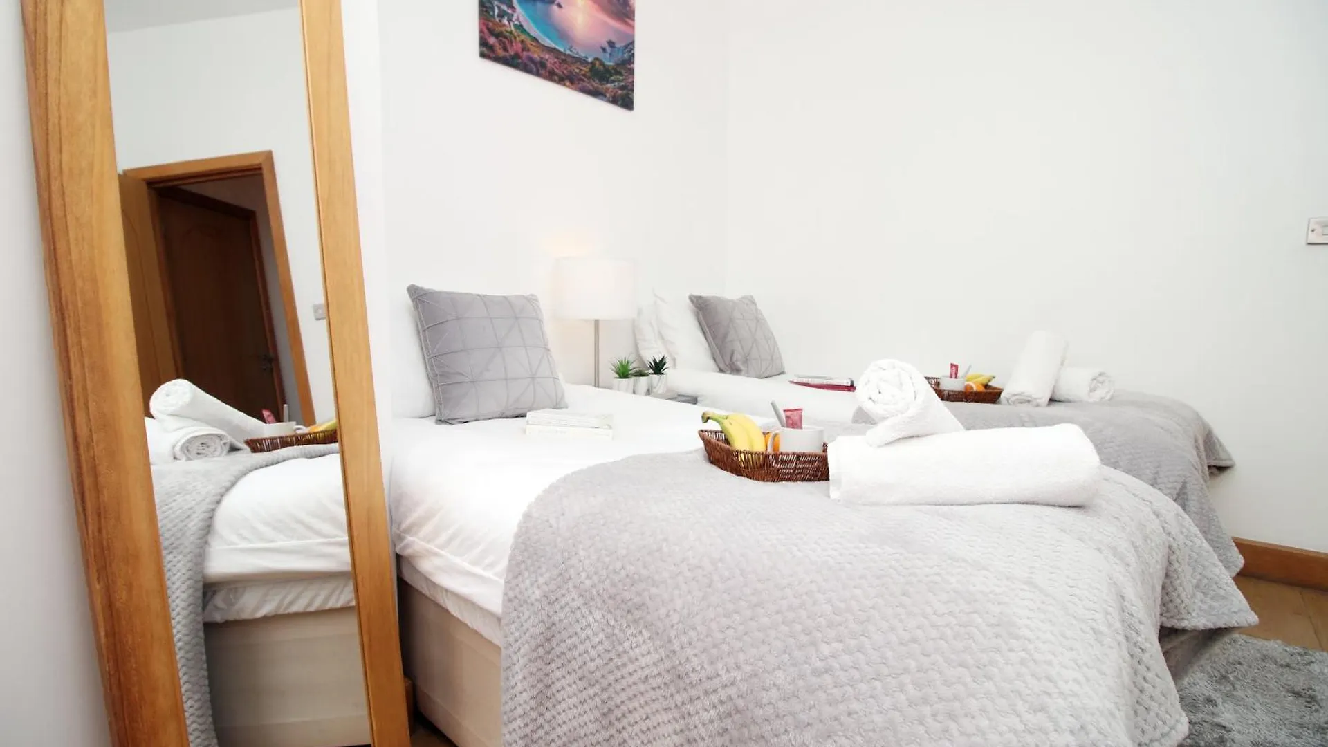 Perfectly Located City Centre Apartment, Free Parking, Cable Tv And Wi-Fi Cardiff Apartment