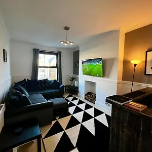 Spacious 2 Bed Flat In Cardiff