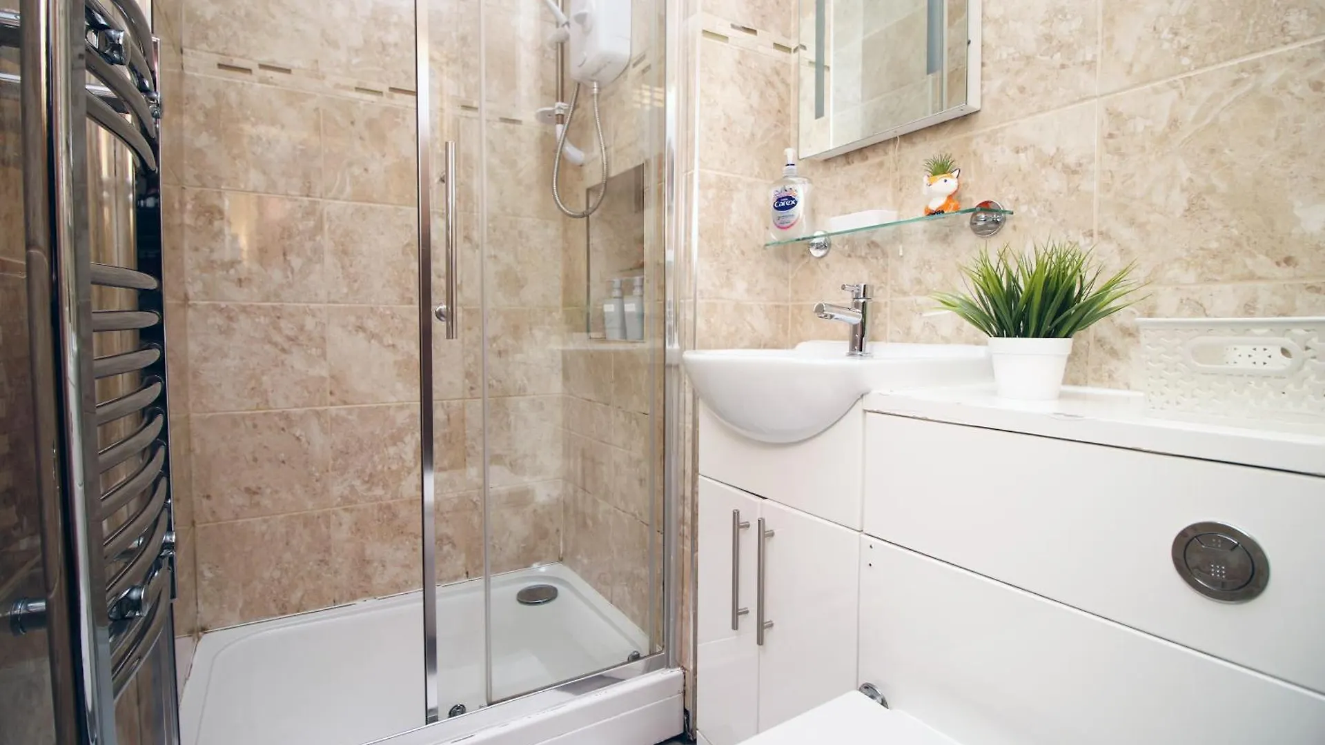 Perfectly Located City Centre Apartment, Free Parking, Cable Tv And Wi-Fi Cardiff